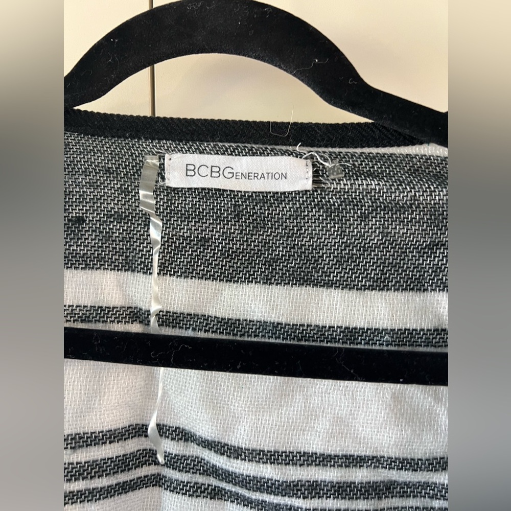 Bcbgeneration Open Shawl - image 2